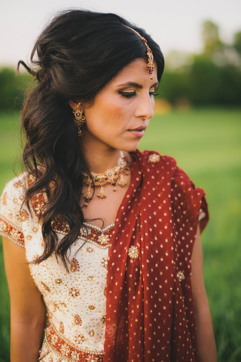 Portraits of a bride in traditional hindu wedding clothing, by Ann Arbor wedding photographer Heather Jowett.