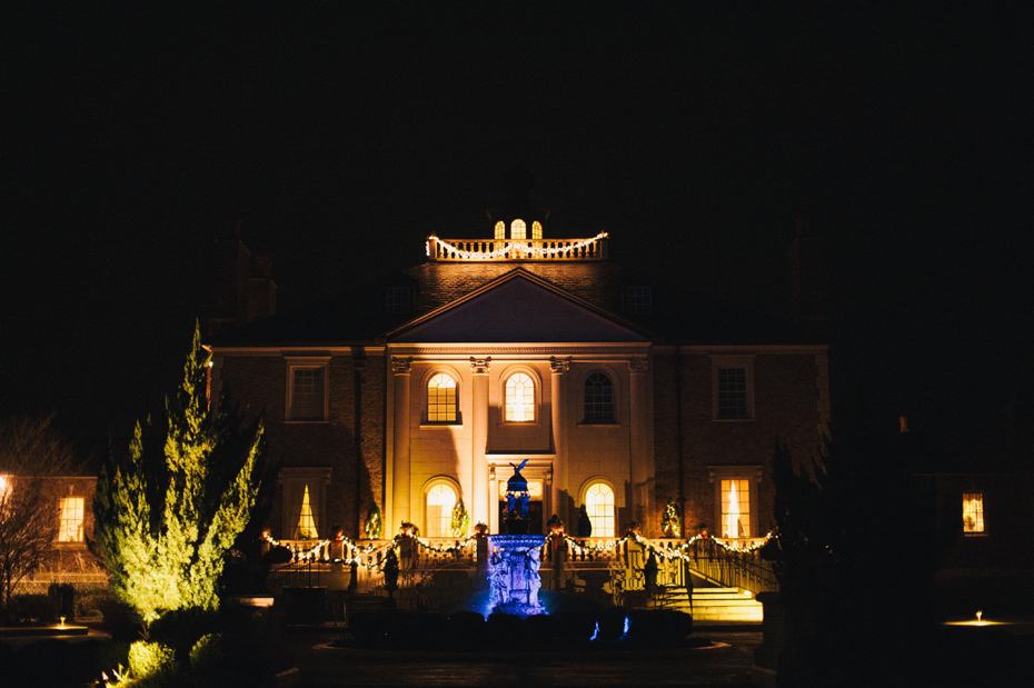 A wedding reception begins at The Fountainview Mansion in Auburn Alabama, photographed by Ann Arbor Wedding Photographer Heather Jowett.