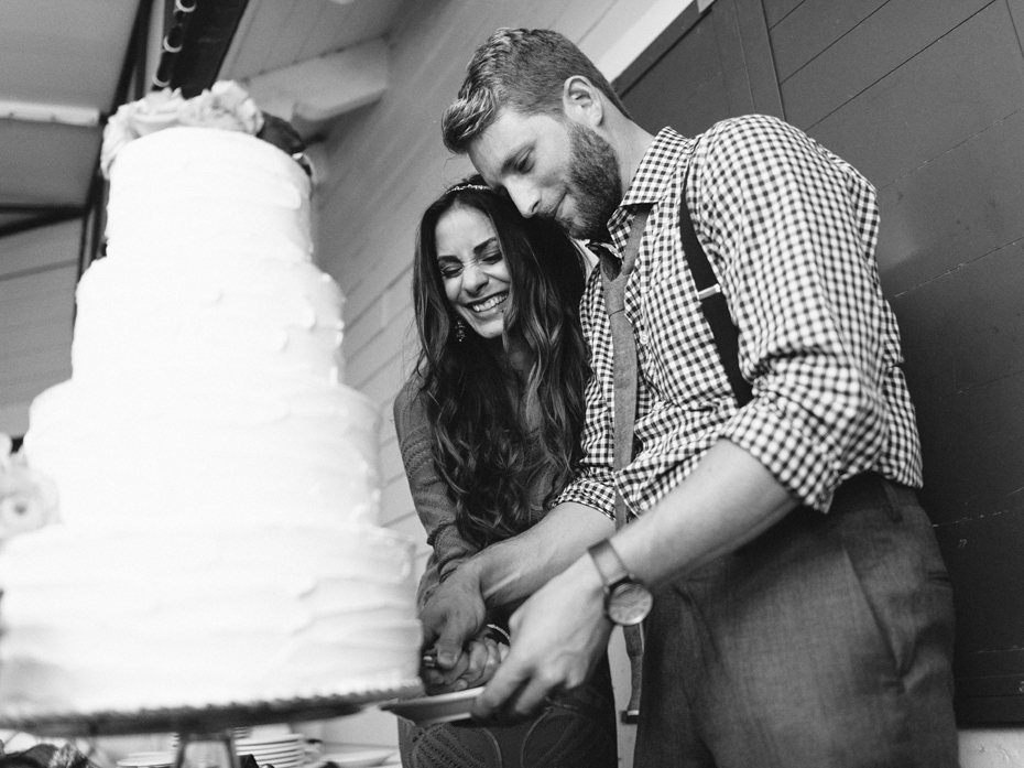 The bride and groom cut the cake at the Sundy House in Southern Florida by wedding photographer Heather Jowett.