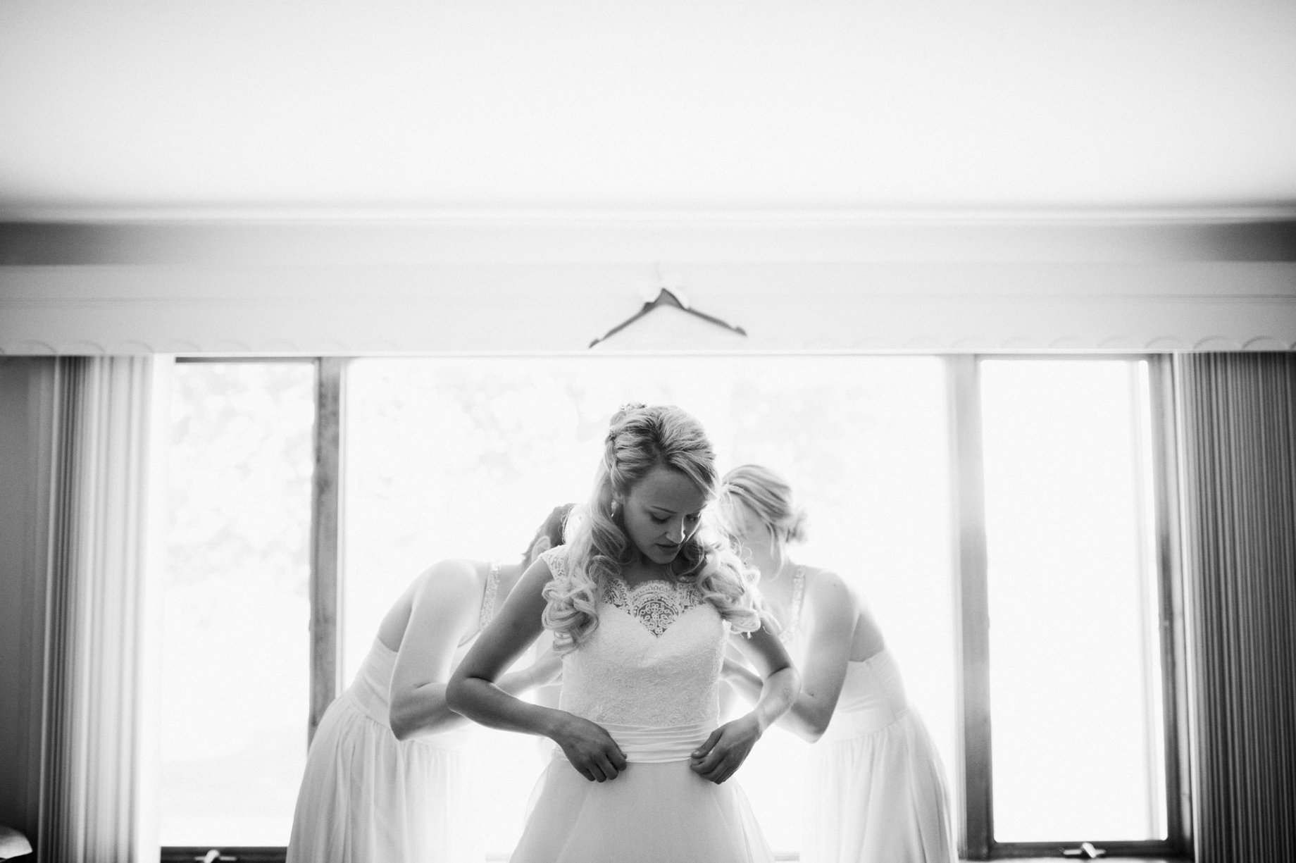 port huron bride getting dressed