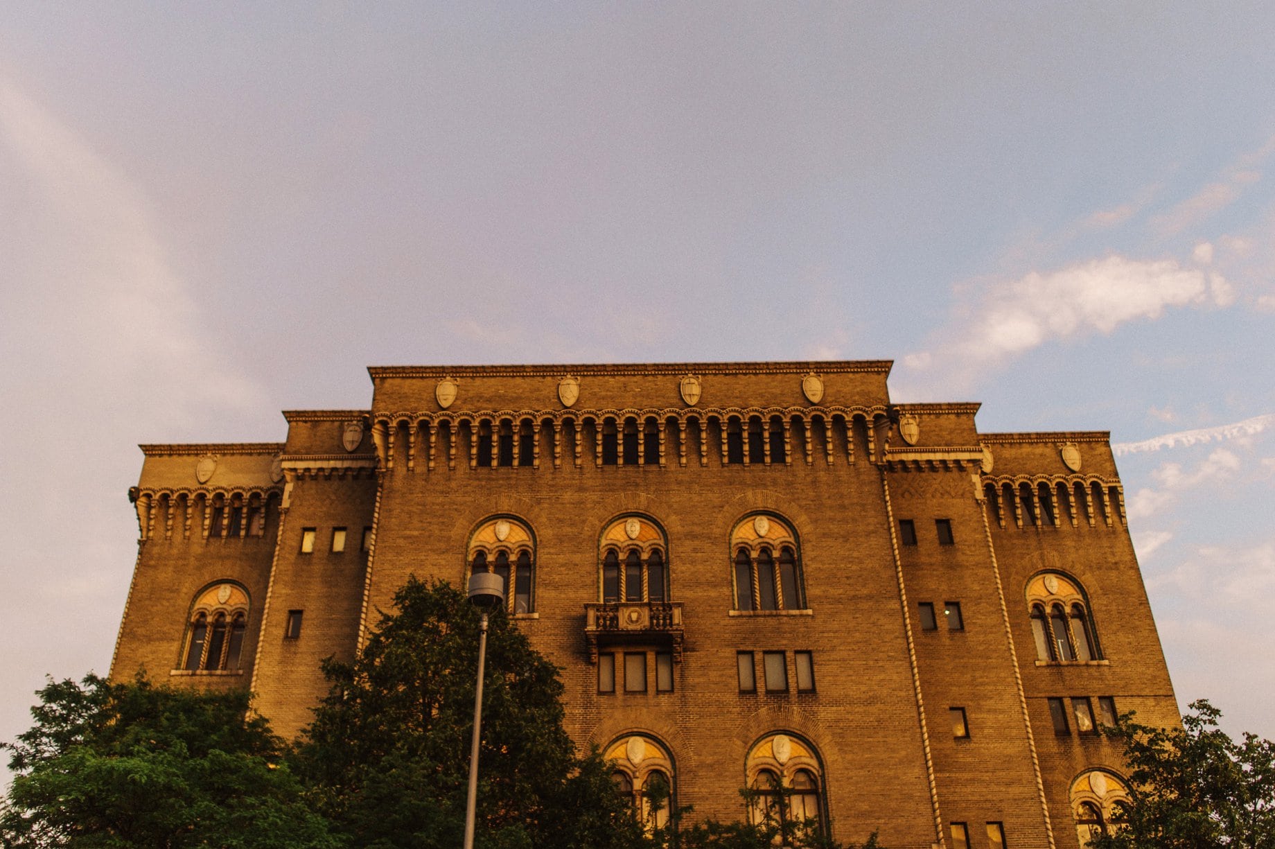 exterior of the lafayette grande in pontiac michigan