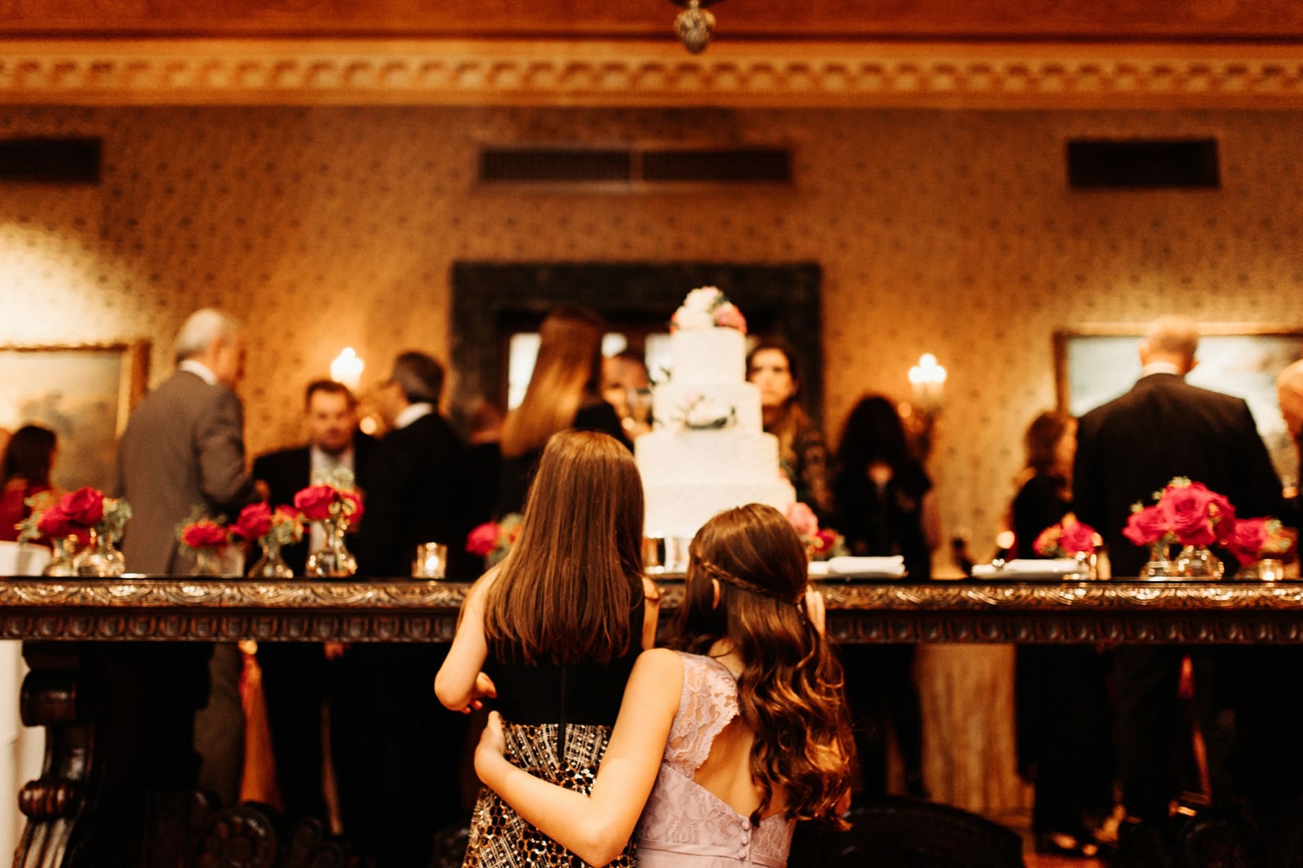 kids eyeing wedding cake