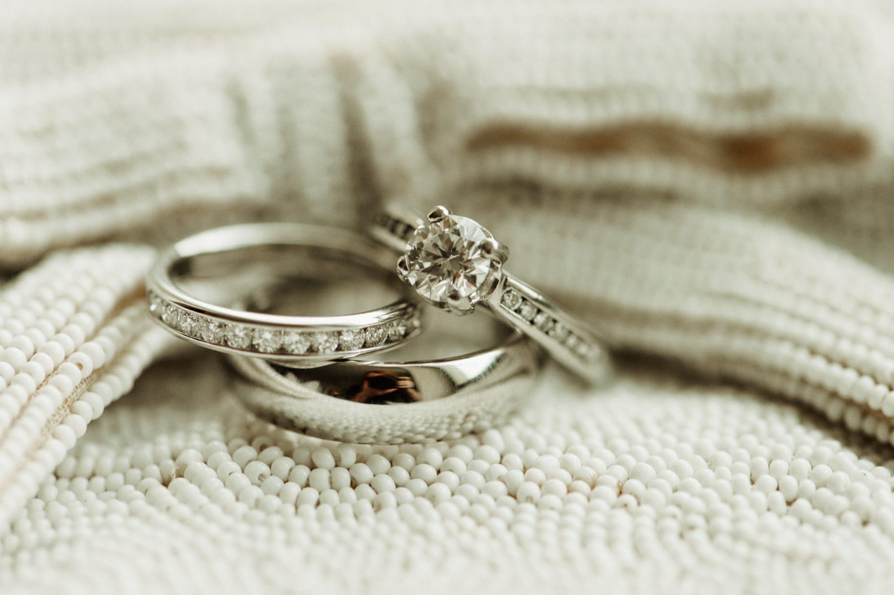 detail shot of wedding rings