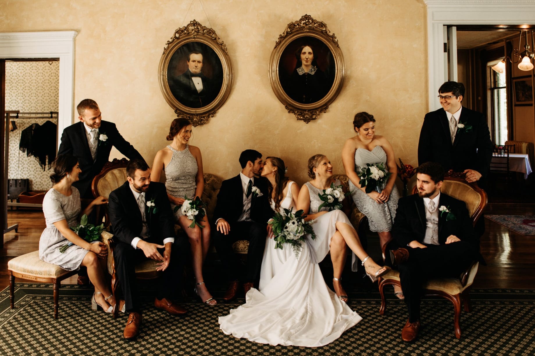 creative wedding party photography